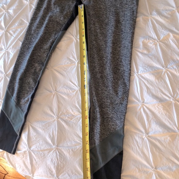 Beyond Yoga True Color Block Leggings - Picture 10 of 12